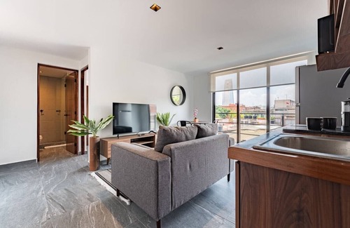 Santa Maria la Ribera Apartment | Inviting Apartment with Balcony in Sta Ma la Ribera