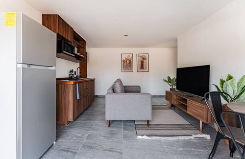 Santa Maria la Ribera Apartment | Inviting Apartment with Balcony in Sta Ma la Ribera