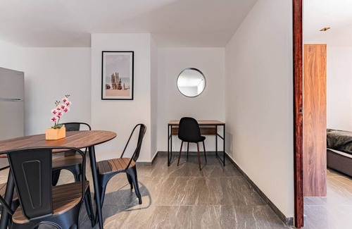 Santa Maria la Ribera Apartment | Cozy Apartment with Sofa Bed in Sta Ma la Ribera