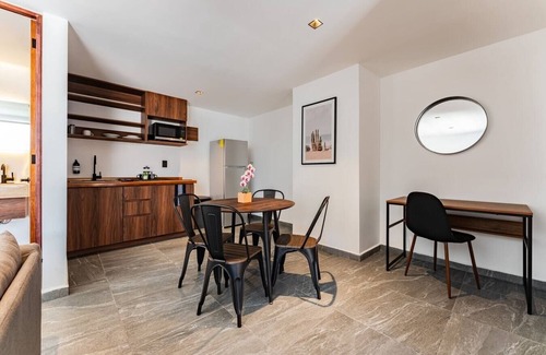 Santa Maria la Ribera Apartment | Cozy Apartment with Sofa Bed in Sta Ma la Ribera