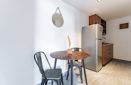 Santa Maria la Ribera Apartment | Comfortable Stay at Sta Ma la Ribera Apt with Gym Access