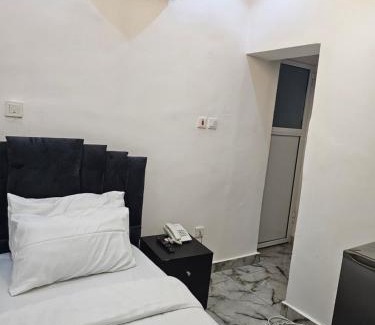 Lagos Hotel | VHS Vinchee Suites: Family-Friendly 4-Star Getaway