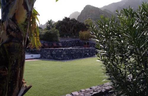 Buenavista del Norte House | Discover Viña Camello: Family-Friendly with Pool Access
