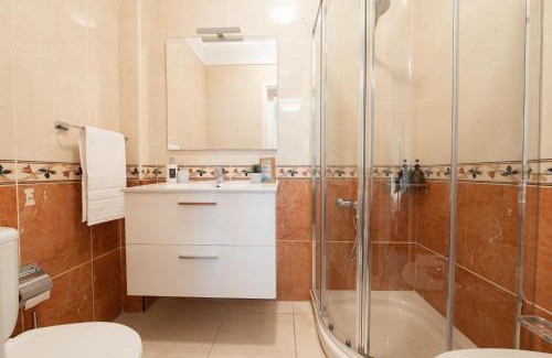 Las Galletas Apartment | Viña Vieja: Just Steps from the Beach with Ocean Views
