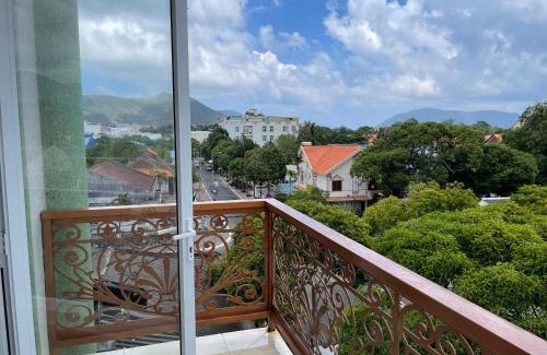 Con Son Hotel | Việt Nga Hotel: Oceanfront Retreat at Chợ Côn Đảo