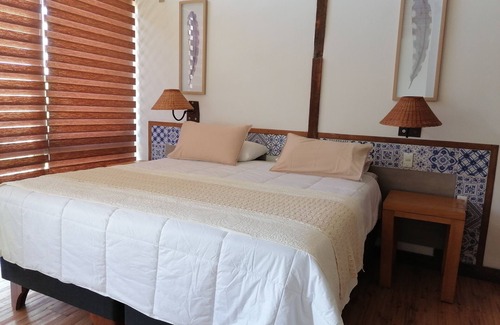 San Felipe Hotel | Experience Comfort at Via Aconcagua Lodge with Pool & Pets