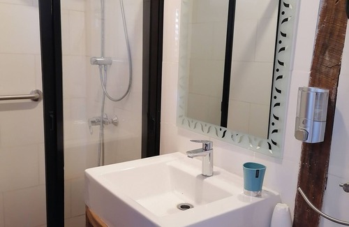 San Felipe Hotel | Experience Comfort at Via Aconcagua Lodge with Pool & Pets