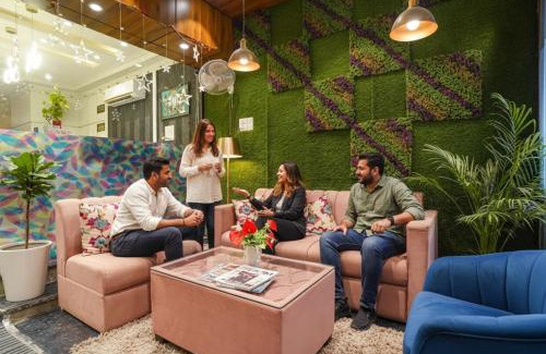 Bhopal Hotel | Cozy Stay at The Meple Hotel with Breakfast & Family-Friendly Amenities