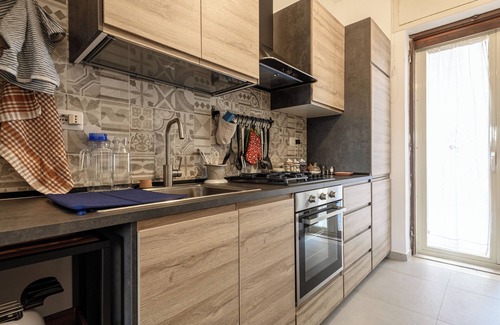 Fuorigrotta Apartment | Spacious Three Bedroom Apartment in Via Coriolano 8