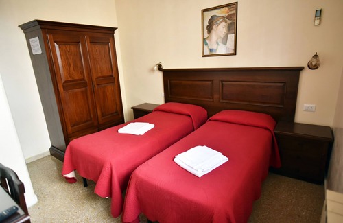 Rione XVIII Castro Pretorio Apartment | Pet and Child-Friendly Via Curtatone 12 Apartment Getaway