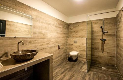 Lecci Resort | Elegant Oceanfront Retreat at Via Mare with Pool & Hot Tub