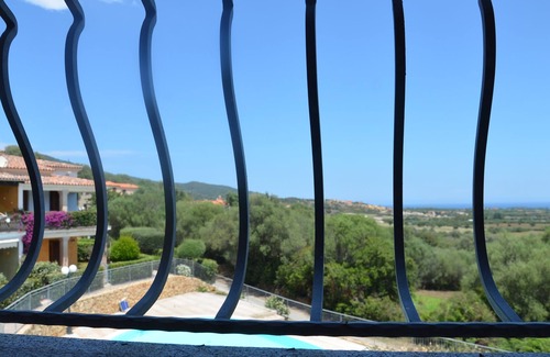 Maiorca Apartment | Relax at Via Tiziano: Family-Friendly with Pool & Breakfast