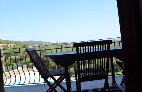 Maiorca Apartment | Relax at Via Tiziano: Family-Friendly with Pool & Breakfast