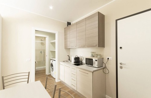 Carrobbio Apartment | Cozy Via Torino Apartment 3 with Breakfast & Kitchen Access