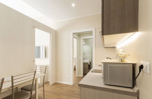 Carrobbio Apartment | Cozy Via Torino Apartment 3 with Breakfast & Kitchen Access