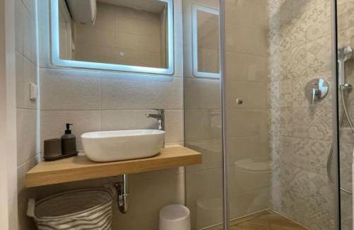rayon Triaditsa Apartment | Via310 by Cosher