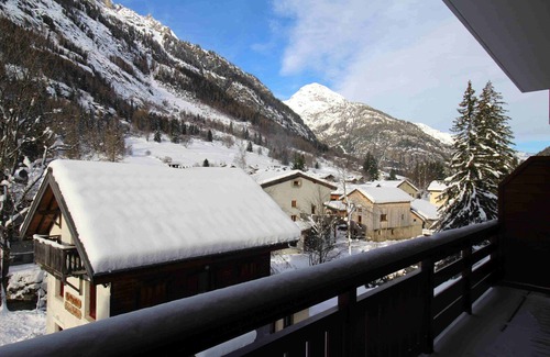 Vallorcine Apartment | Tranquil Ski-In/Ski-Out Retreat Near Chamonix - Rated 10/10