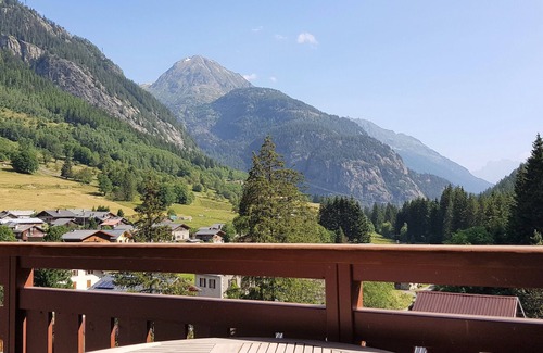 Vallorcine Apartment | Serene Ski-In/Ski-Out Retreat Near Chamonix - Rated 10/10