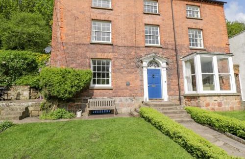 Lydbrook House | Elegant Viaduct House: 5-Star with Pet-Friendly Amenities