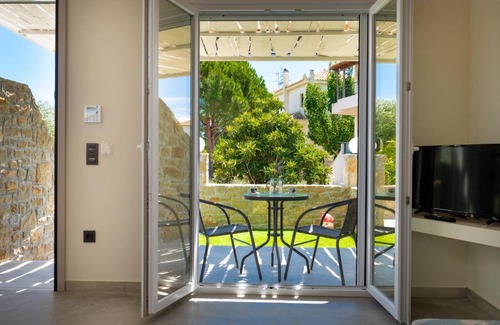 Pylos-Nestoras Apartment | Guest Rated: Viapartments Ariadni Finikounda for Families