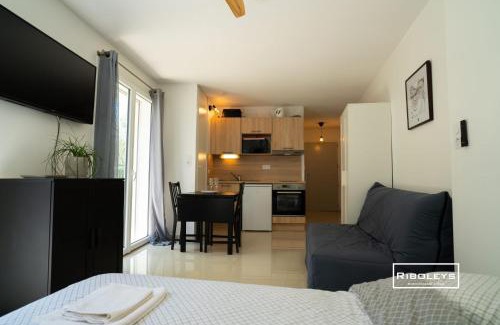 Vias Apartment | Vias-Plage: 9.3/10 Rated Oceanfront T1 Near the Beach