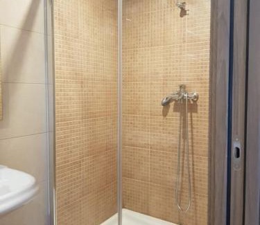 Muxia House | Vibes Coruña-Casa Escola: Pet-Friendly Oceanfront Escape