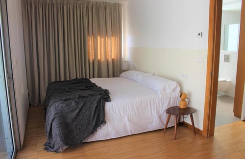 La Coruna House | Elegant Vibes Coruña: Family-Friendly Stay in A Coruña