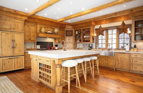 Stratton Mountain House | Vibes & Views In Stratton