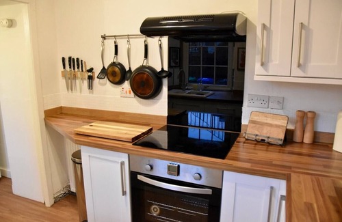 Dunfermline Apartment | Bright 1BD Flat with Garden in Dunfermline, Fife