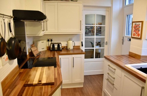 Dunfermline Apartment | Bright 1BD Flat with Garden in Dunfermline, Fife