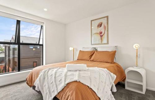 Henderson House | Vibrant 2 bed Henderson Abode