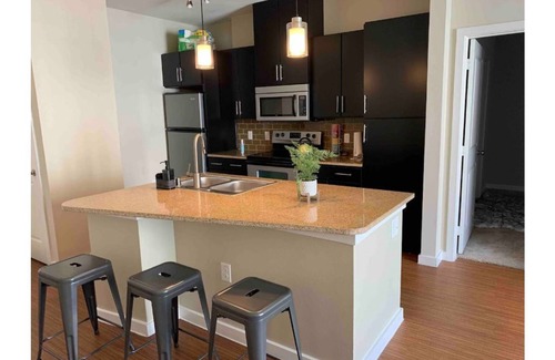 Northeast Dallas House | Inviting 2-Bedroom Rental with Pool & Lake Views Near SMU