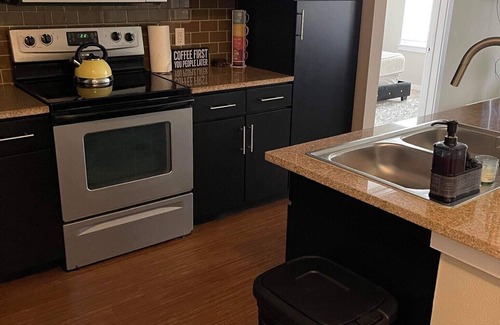 Northeast Dallas House | Inviting 2-Bedroom Rental with Pool & Lake Views Near SMU