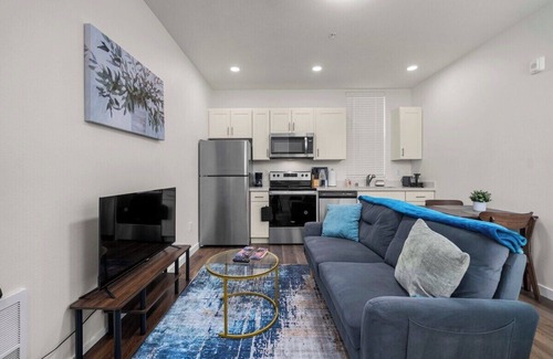 South Tacoma Apartment | Vibrant 5 Apartment Units near McChord AFB