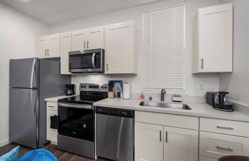 South Tacoma Apartment | Vibrant 5 Apartment Units near McChord AFB