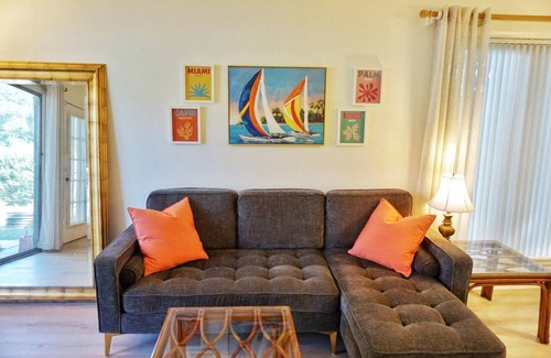 Northeast Pensacola House | Vibrant Airport 2bdr Central Pensacola Getaway