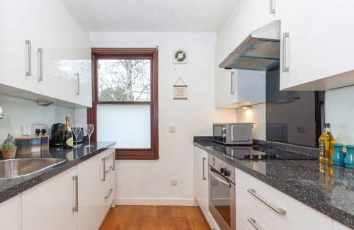 Oxford Apartment | Bright City Centre Apartment - Family-Friendly Escape!