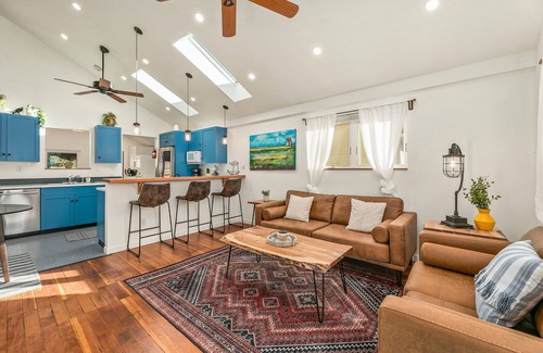 Martinez Park House | Inviting Downtown Bungalow – Steps from Everything!