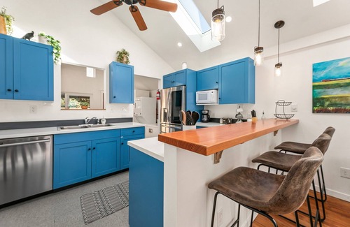 Martinez Park House | Inviting Downtown Bungalow – Steps from Everything!