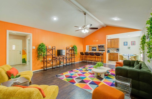 Woodlake - Briar Meadow House | Vibrant Hub: Central Spot Near Golf Stadiums & Family-Friendly