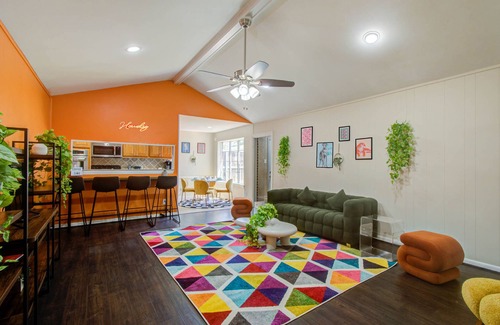 Woodlake - Briar Meadow House | Vibrant Hub: Central Spot Near Golf Stadiums & Family-Friendly
