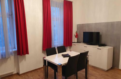 Erdberg Apartment | Budget-Friendly Vibrant Red Apartment with Breakfast Included