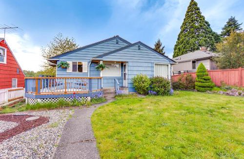 Central Tacoma House | Vibrant Tacoma Retreat: Family-Friendly Escape Near Park!