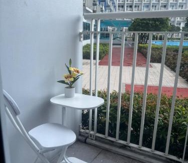 Bel-Air Apartment | Vibrant Tropical Oasis in SMDC Jazz Makati