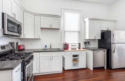 Freret Condo | Vibrant Uptown Condos: Guest Rated 9/10 with Breakfast & More