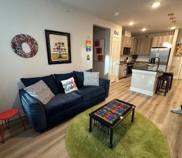 McNeil Apartment | Vibrant