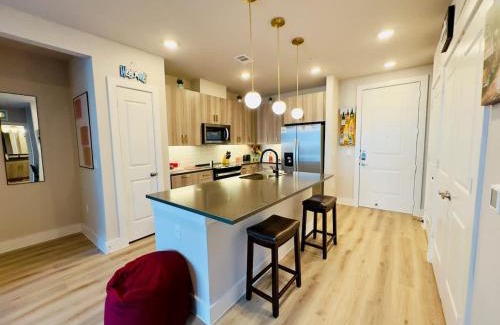 McNeil Apartment | Vibrant
