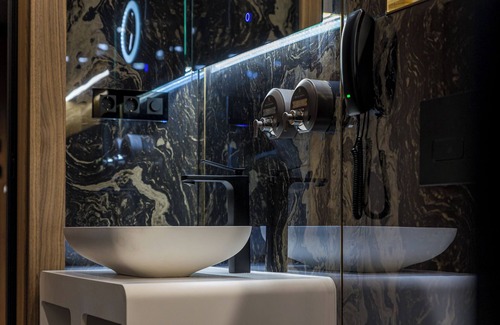 Cluj-Napoca Hotel | Vibre Hotel: Eco-Friendly Retreat with Spa & Dining Options