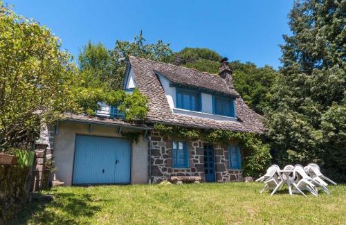Vic-sur-Cere House | Inviting Villa in Parc des Volcans d'Auvergne - Pet Friendly