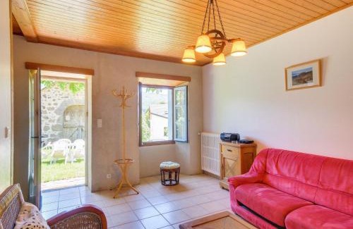 Vic-sur-Cere House | Inviting Villa in Parc des Volcans d'Auvergne - Pet Friendly
